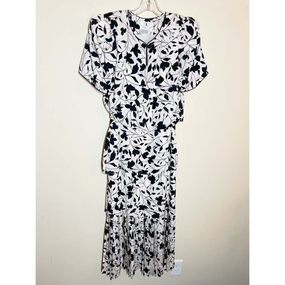 Vintage Flora Kung off white ad black  silk print dress. Size 10